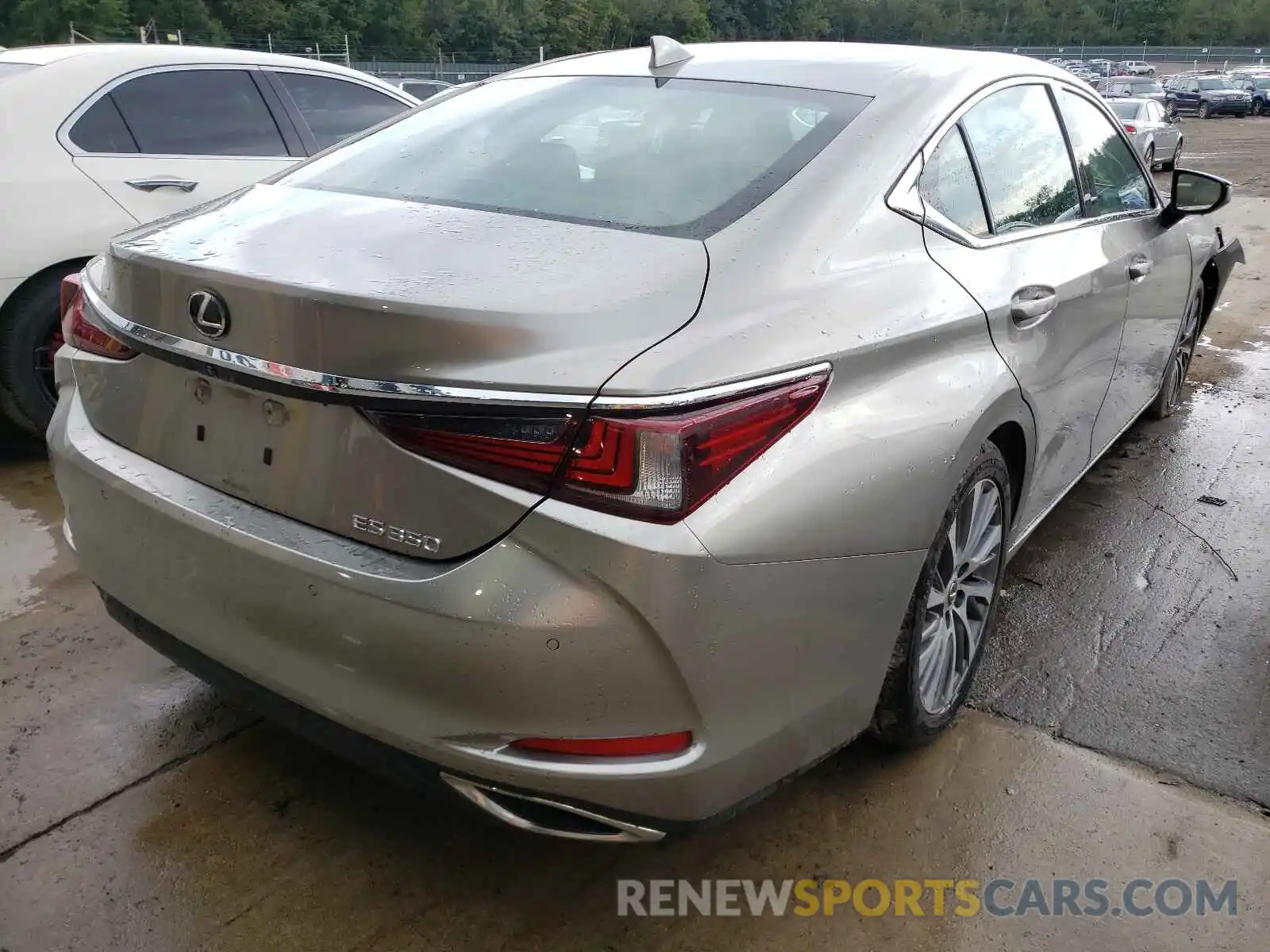 4 Photograph of a damaged car 58ABZ1B19KU008253 LEXUS ES350 2019