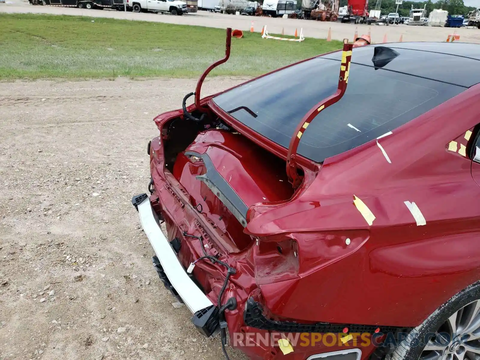 9 Photograph of a damaged car 58ABZ1B19KU010200 LEXUS ES350 2019