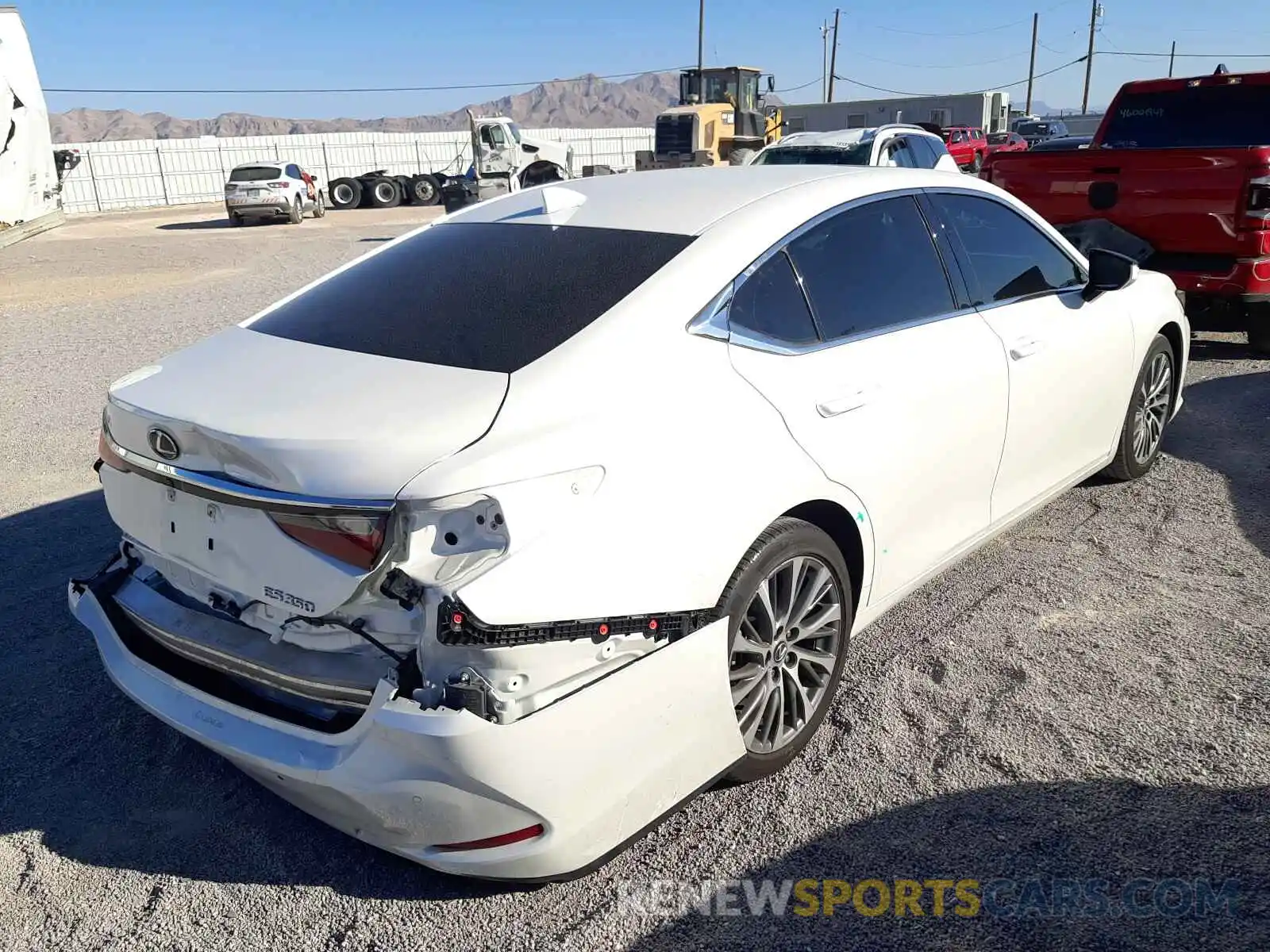 4 Photograph of a damaged car 58ABZ1B19KU014151 LEXUS ES350 2019