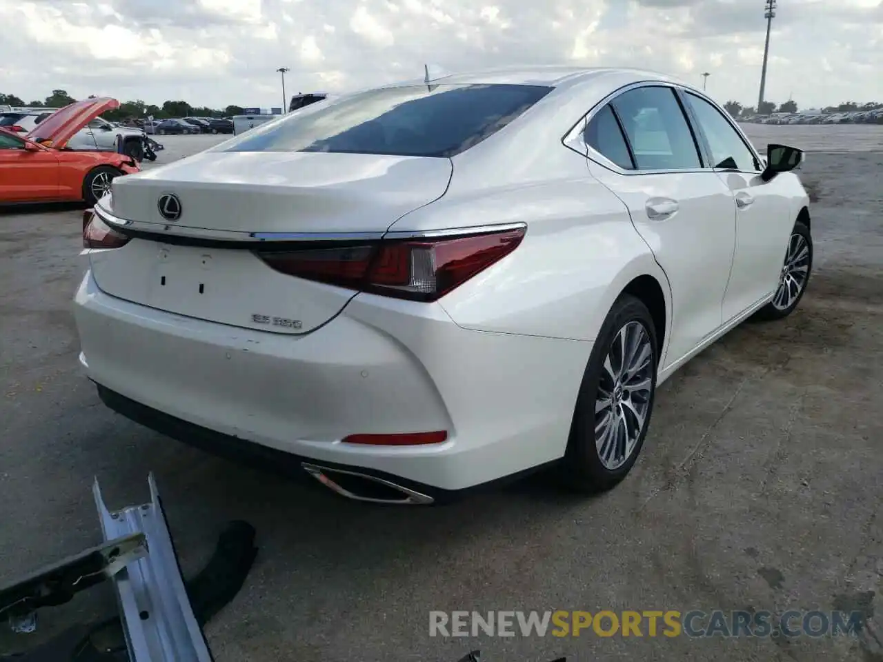 4 Photograph of a damaged car 58ABZ1B19KU015087 LEXUS ES350 2019