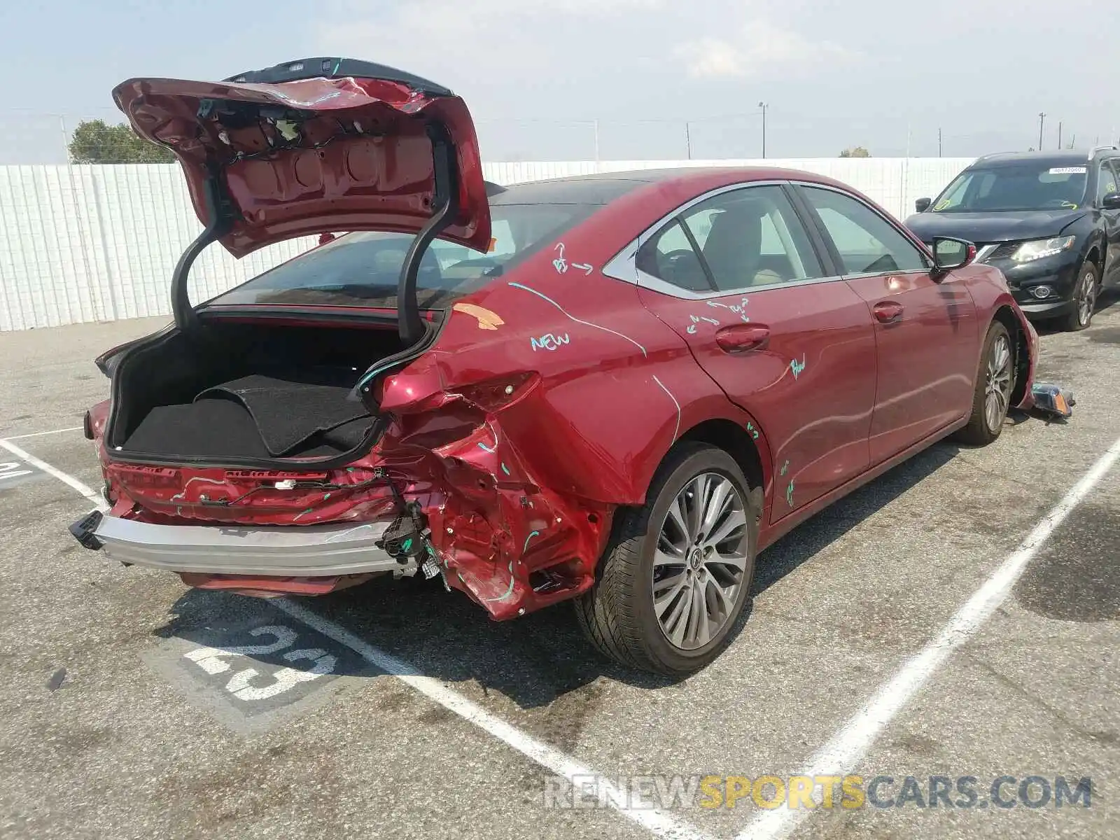 4 Photograph of a damaged car 58ABZ1B19KU027496 LEXUS ES350 2019