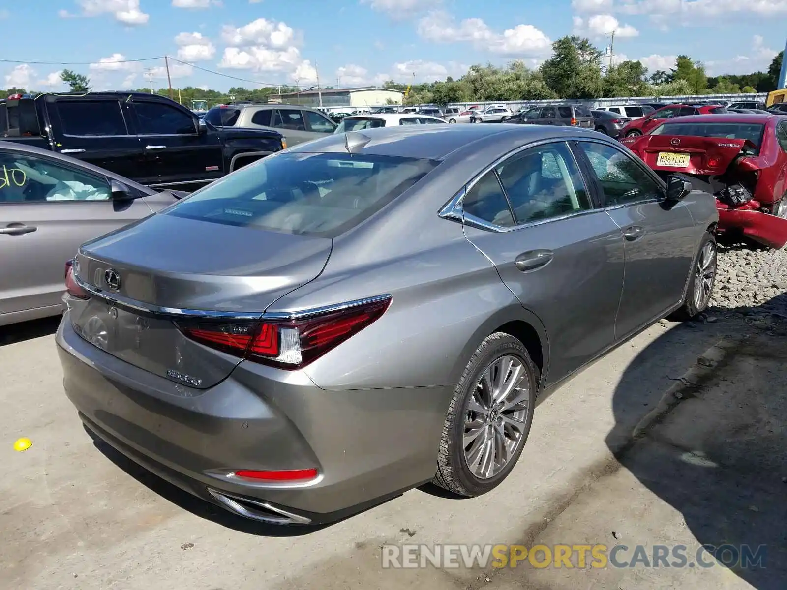 4 Photograph of a damaged car 58ABZ1B19KU027966 LEXUS ES350 2019