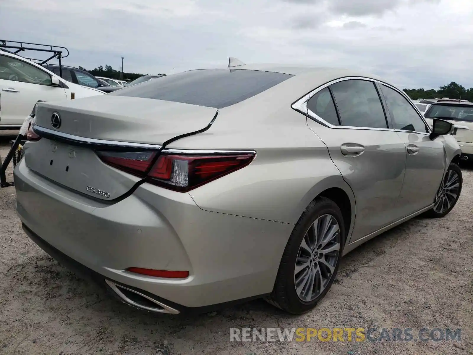 4 Photograph of a damaged car 58ABZ1B19KU029975 LEXUS ES350 2019