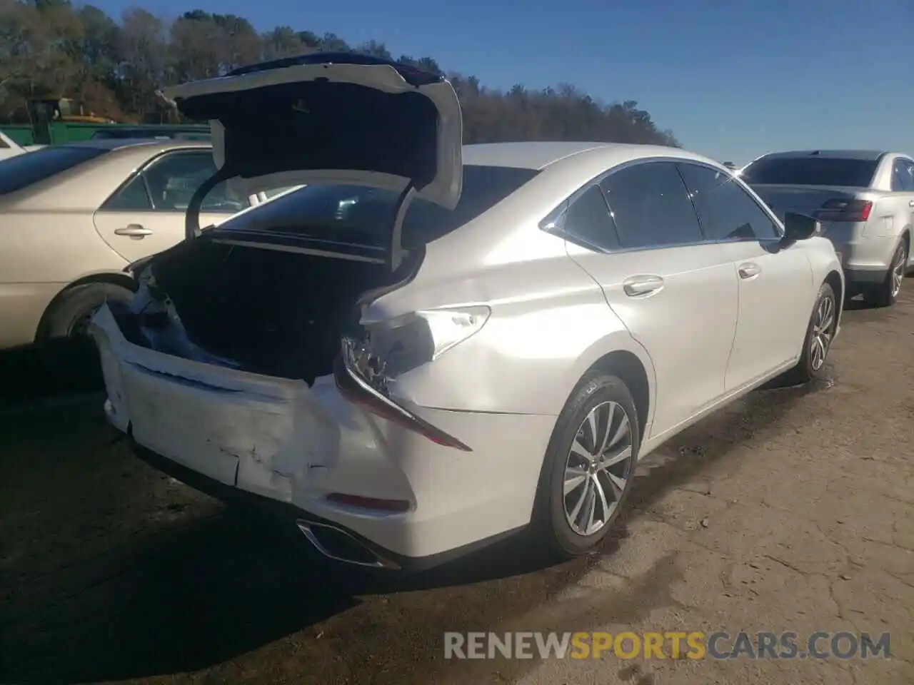 4 Photograph of a damaged car 58ABZ1B19KU030639 LEXUS ES350 2019