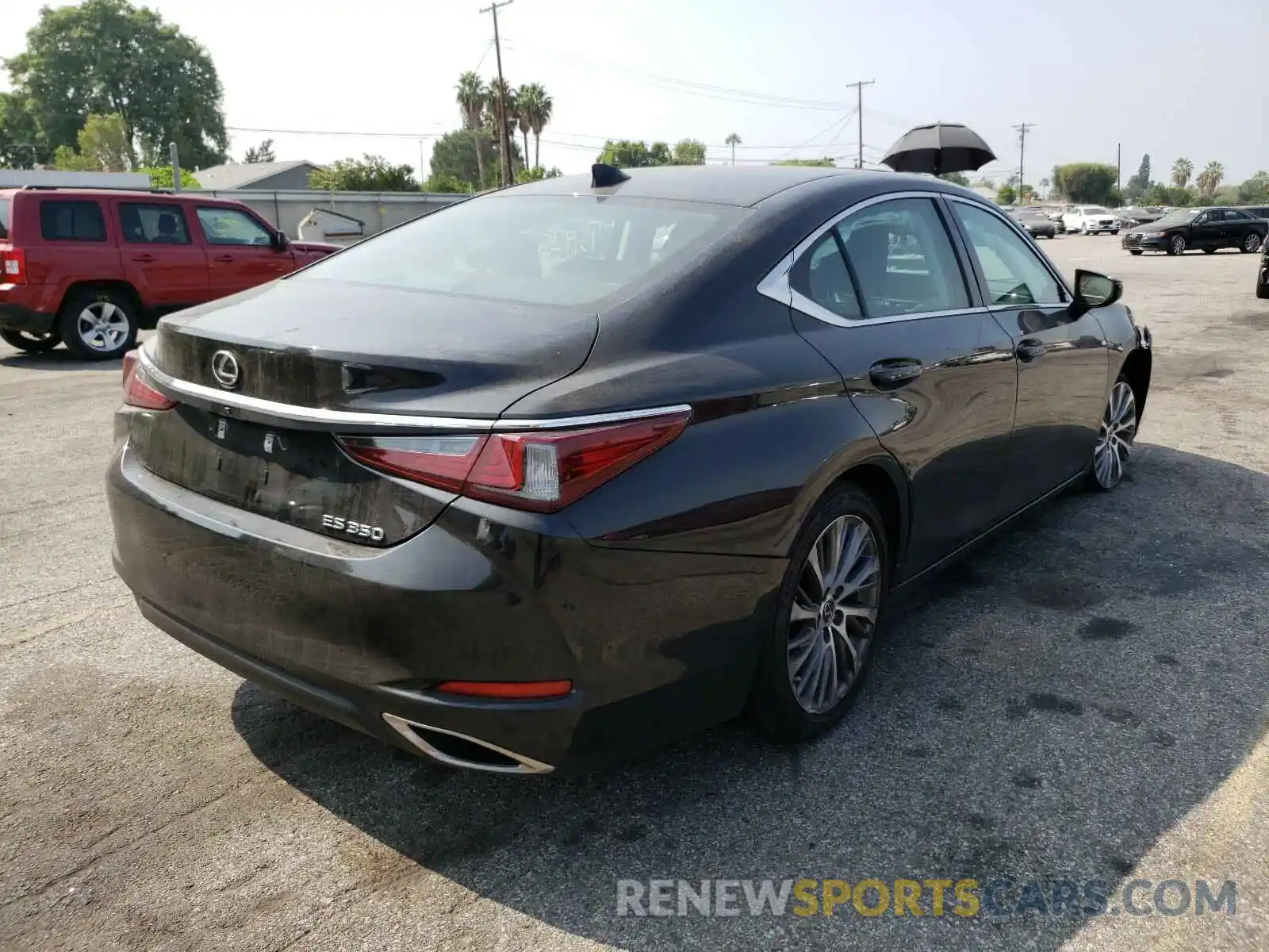 4 Photograph of a damaged car 58ABZ1B19KU032150 LEXUS ES350 2019