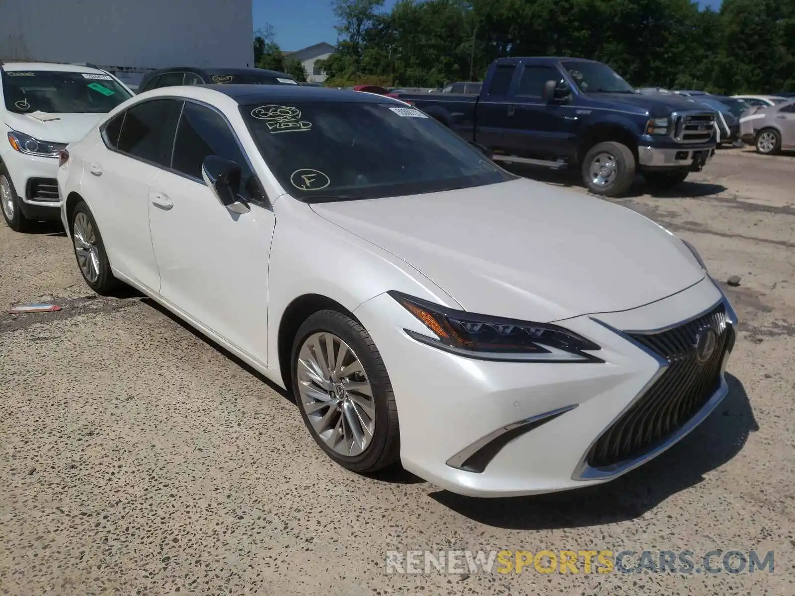 1 Photograph of a damaged car 58ABZ1B19KU032813 LEXUS ES350 2019