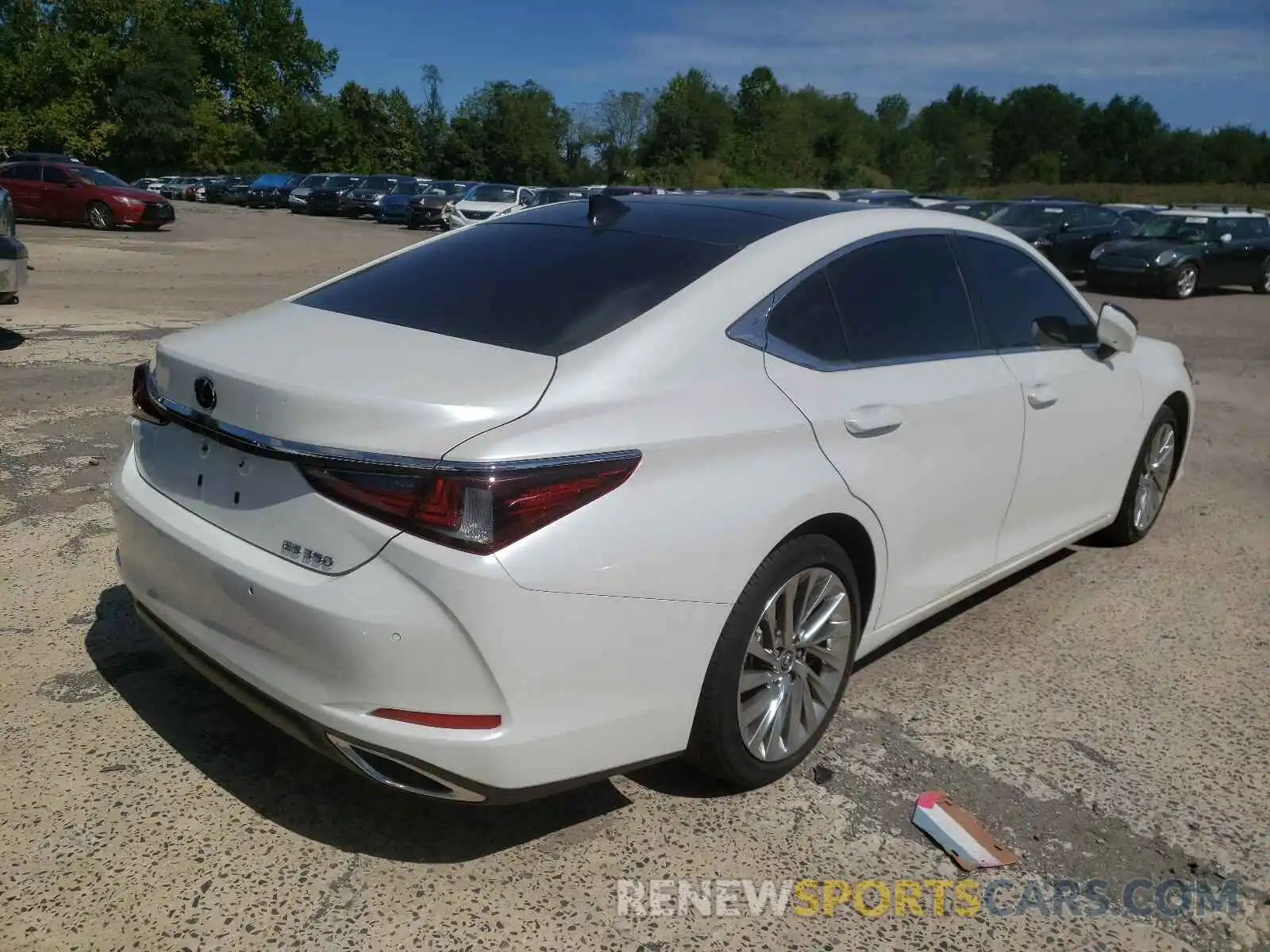 4 Photograph of a damaged car 58ABZ1B19KU032813 LEXUS ES350 2019