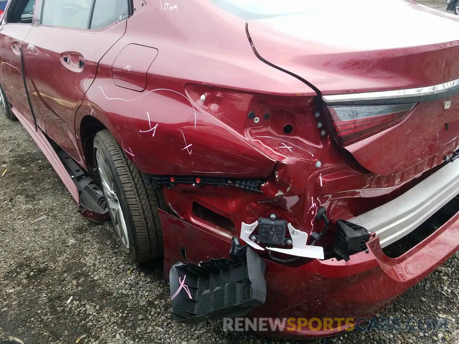 9 Photograph of a damaged car 58ABZ1B19KU036621 LEXUS ES350 2019