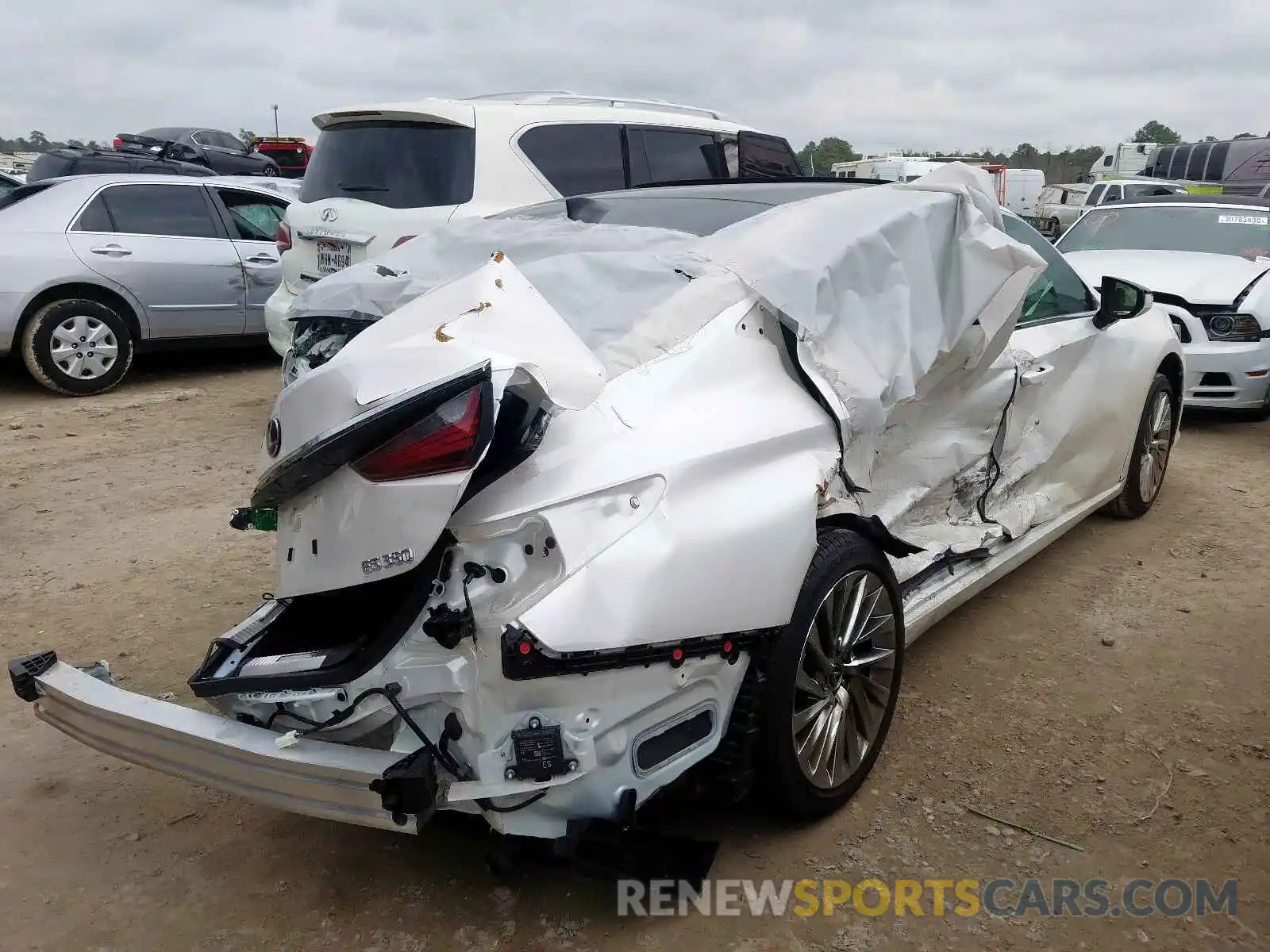 4 Photograph of a damaged car 58ABZ1B19KU036893 LEXUS ES350 2019