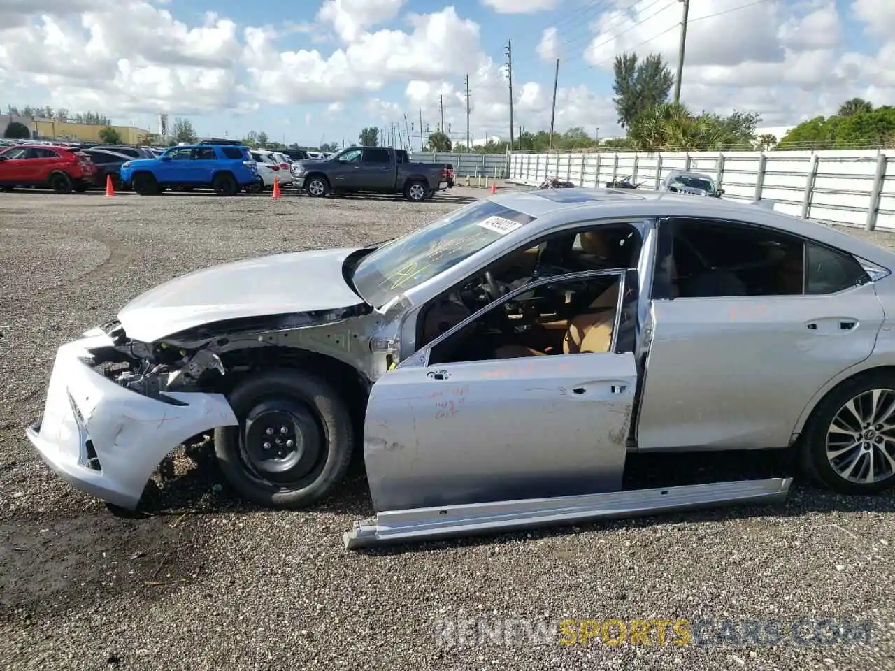 9 Photograph of a damaged car 58ABZ1B19KU037025 LEXUS ES350 2019