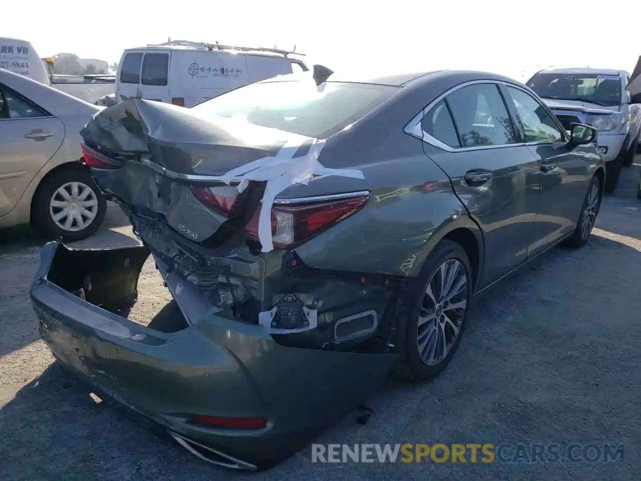 4 Photograph of a damaged car 58ABZ1B19KU037168 LEXUS ES350 2019