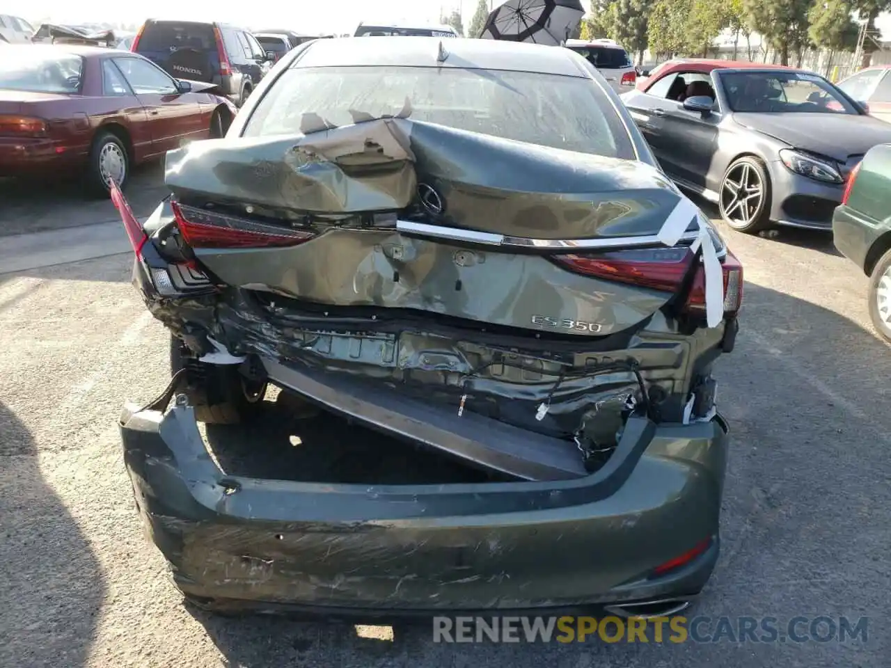 9 Photograph of a damaged car 58ABZ1B19KU037168 LEXUS ES350 2019