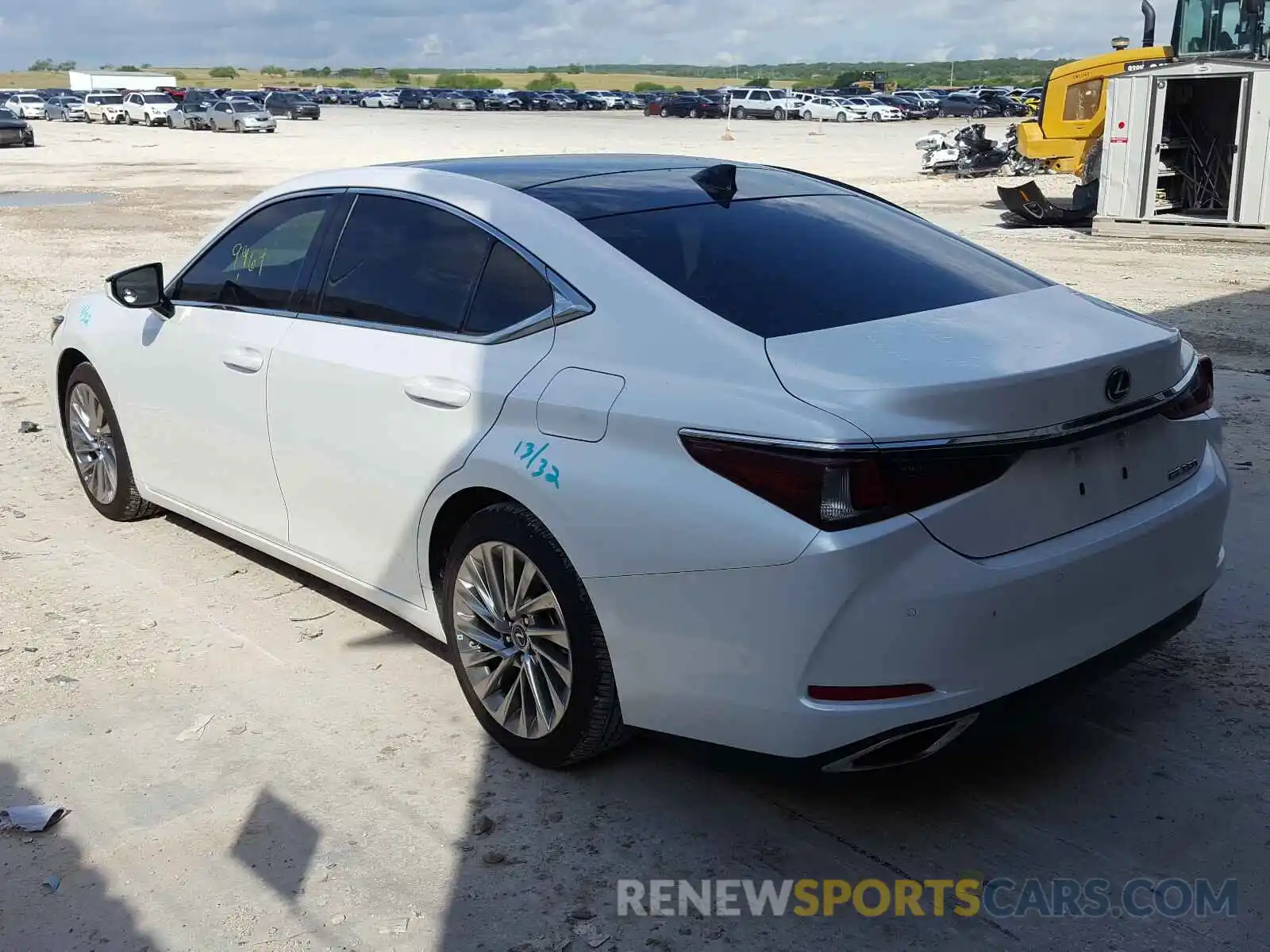 3 Photograph of a damaged car 58ABZ1B19KU038384 LEXUS ES350 2019