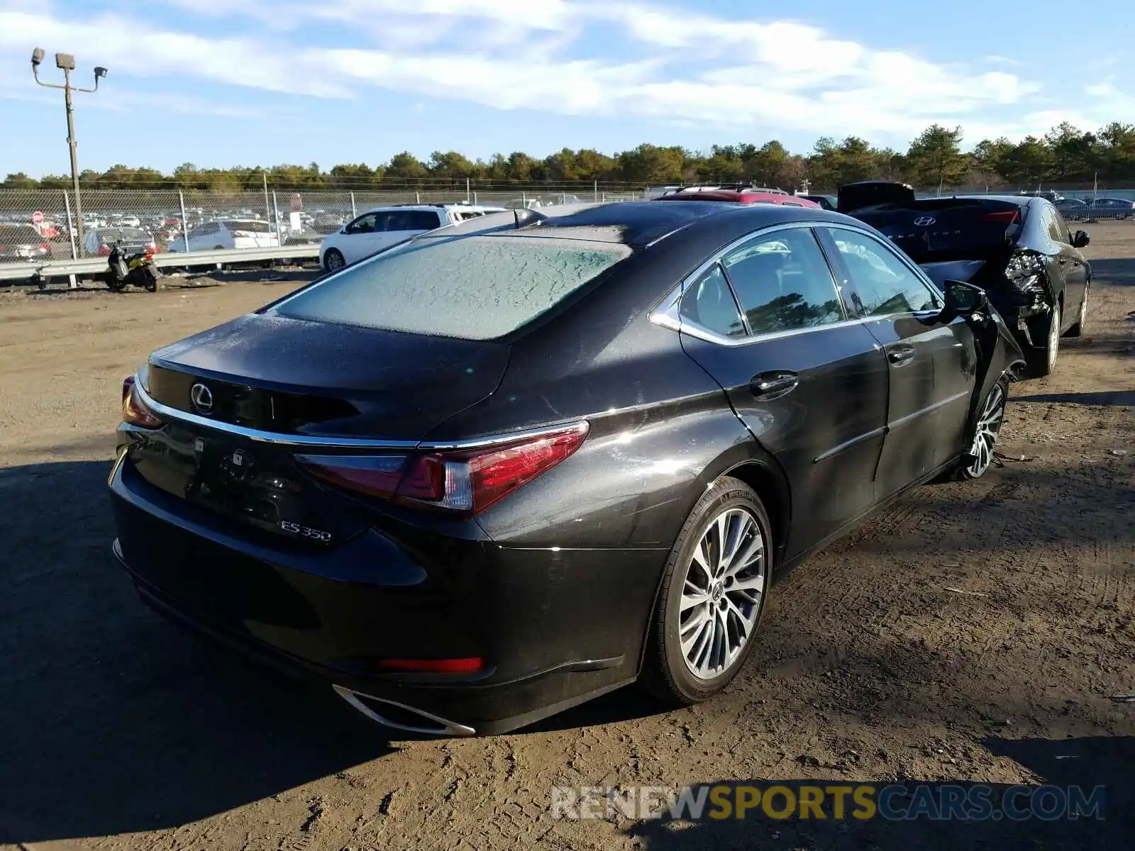 4 Photograph of a damaged car 58ABZ1B19KU041995 LEXUS ES350 2019