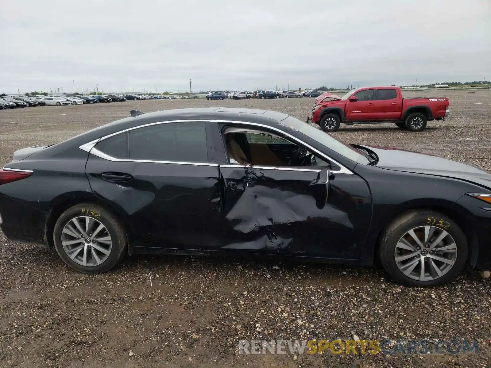 9 Photograph of a damaged car 58ABZ1B19KU042127 LEXUS ES350 2019