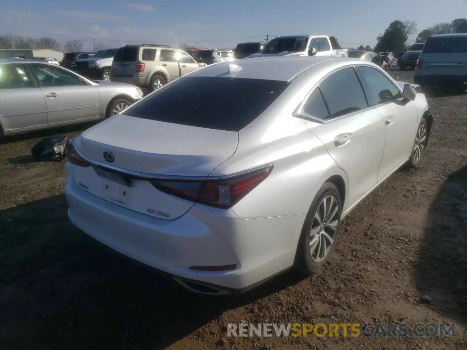 4 Photograph of a damaged car 58ABZ1B19KU049255 LEXUS ES350 2019