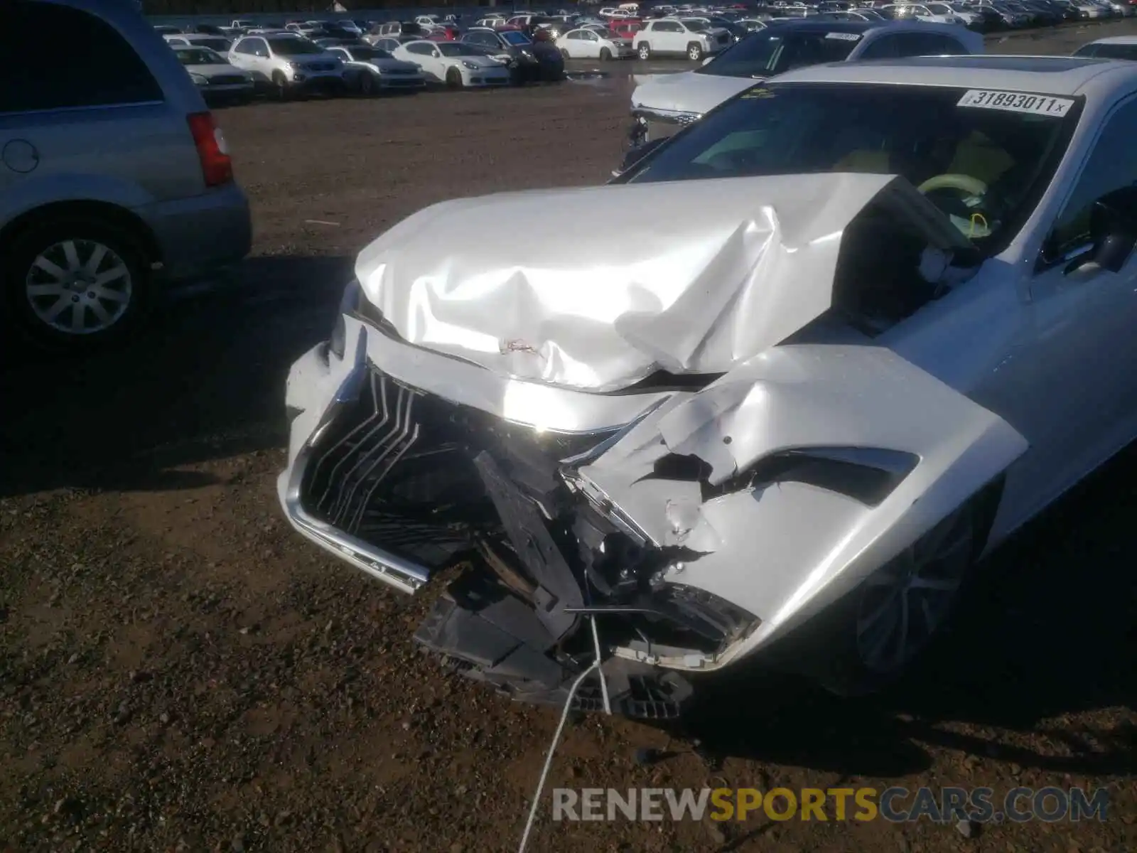 9 Photograph of a damaged car 58ABZ1B19KU049255 LEXUS ES350 2019