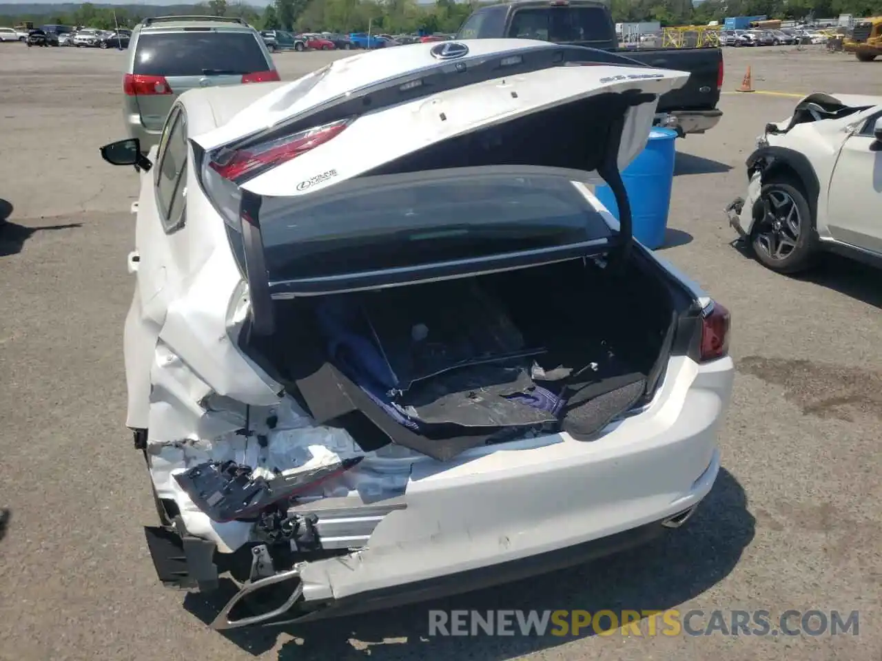 9 Photograph of a damaged car 58ABZ1B19KU049692 LEXUS ES350 2019