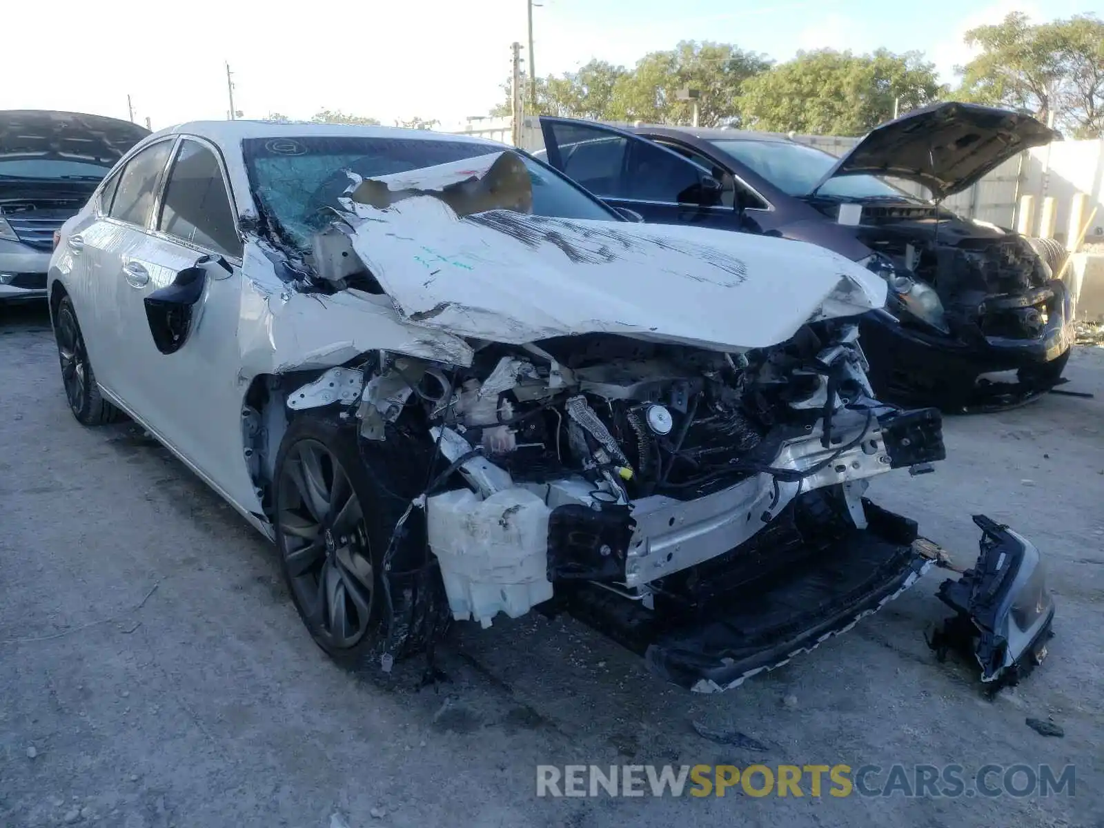 1 Photograph of a damaged car 58ABZ1B1XKU005328 LEXUS ES350 2019