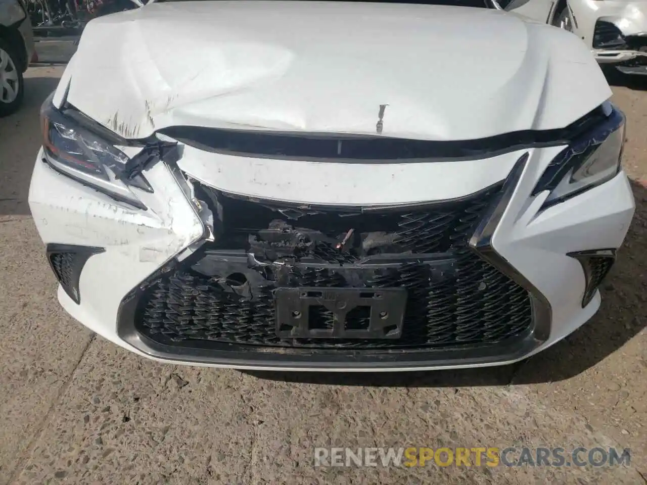 9 Photograph of a damaged car 58ABZ1B1XKU006558 LEXUS ES350 2019