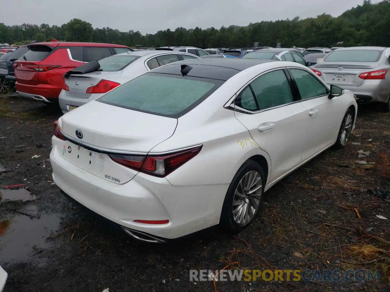 4 Photograph of a damaged car 58ABZ1B1XKU008049 LEXUS ES350 2019