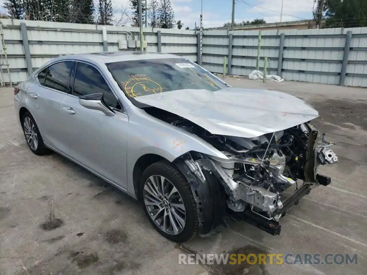 1 Photograph of a damaged car 58ABZ1B1XKU010156 LEXUS ES350 2019