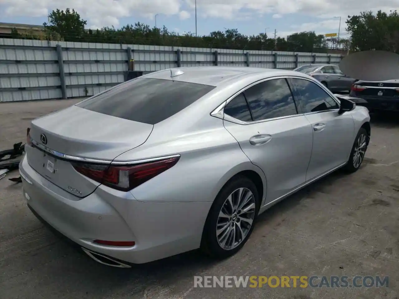 4 Photograph of a damaged car 58ABZ1B1XKU010156 LEXUS ES350 2019