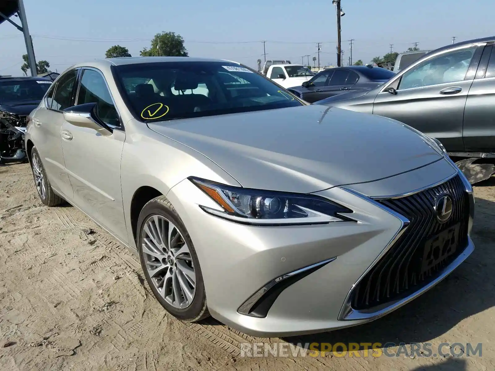 1 Photograph of a damaged car 58ABZ1B1XKU010898 LEXUS ES350 2019