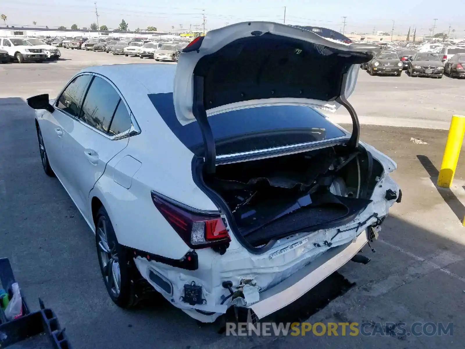 3 Photograph of a damaged car 58ABZ1B1XKU012814 LEXUS ES350 2019