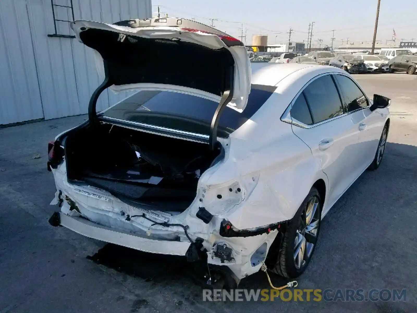 4 Photograph of a damaged car 58ABZ1B1XKU012814 LEXUS ES350 2019