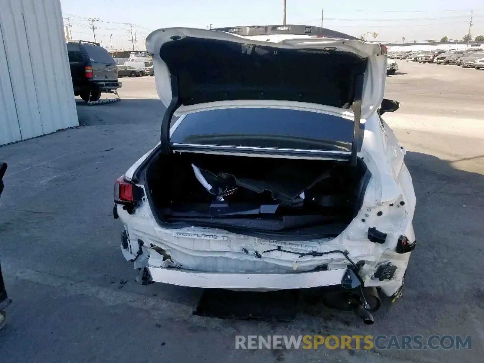 9 Photograph of a damaged car 58ABZ1B1XKU012814 LEXUS ES350 2019