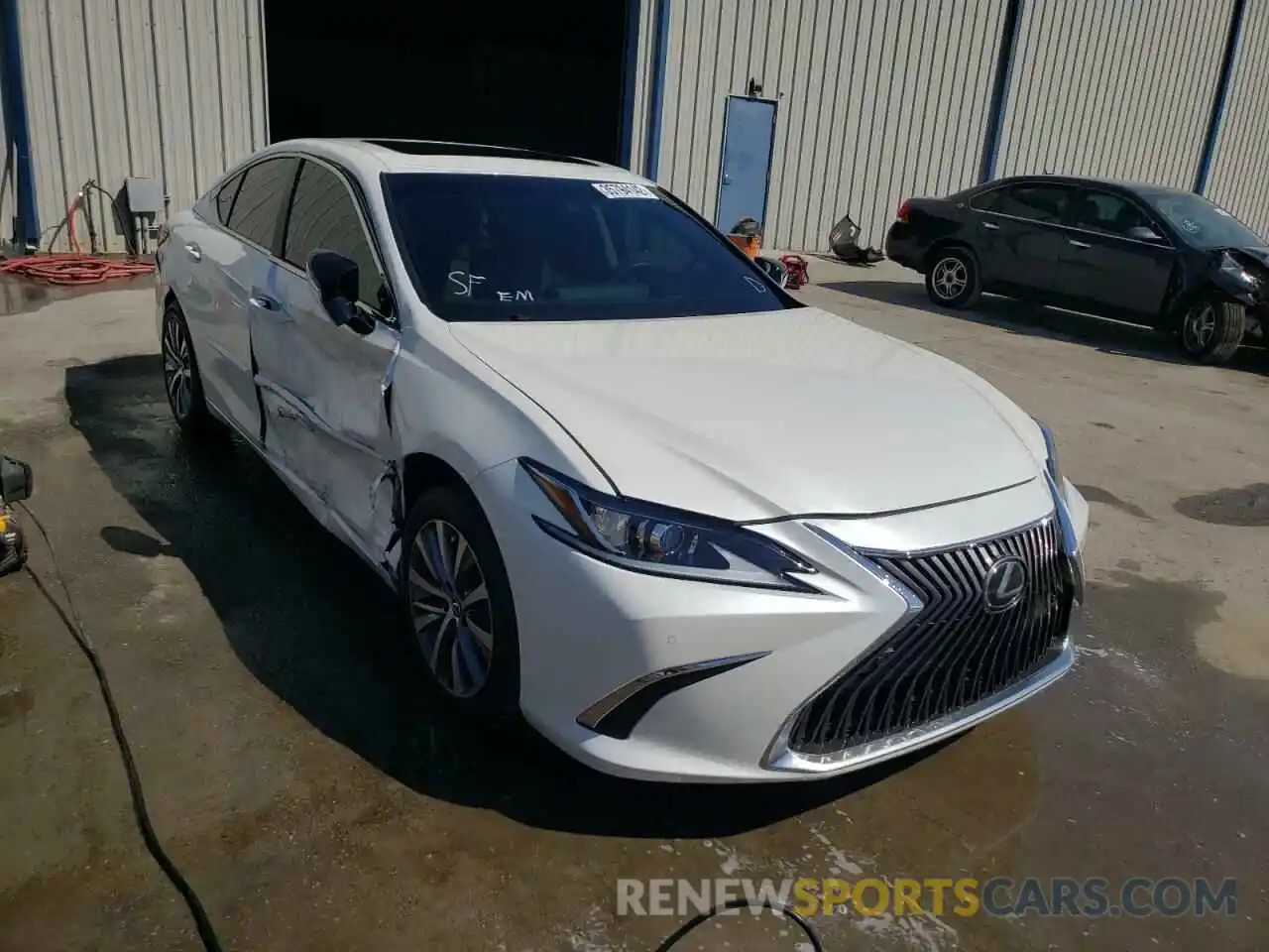 1 Photograph of a damaged car 58ABZ1B1XKU013882 LEXUS ES350 2019