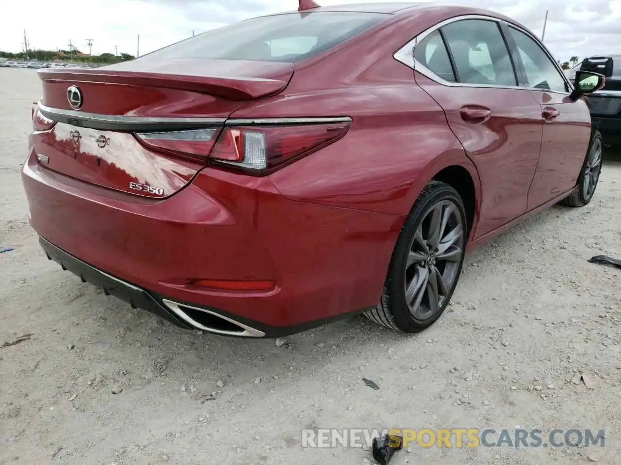 4 Photograph of a damaged car 58ABZ1B1XKU018158 LEXUS ES350 2019