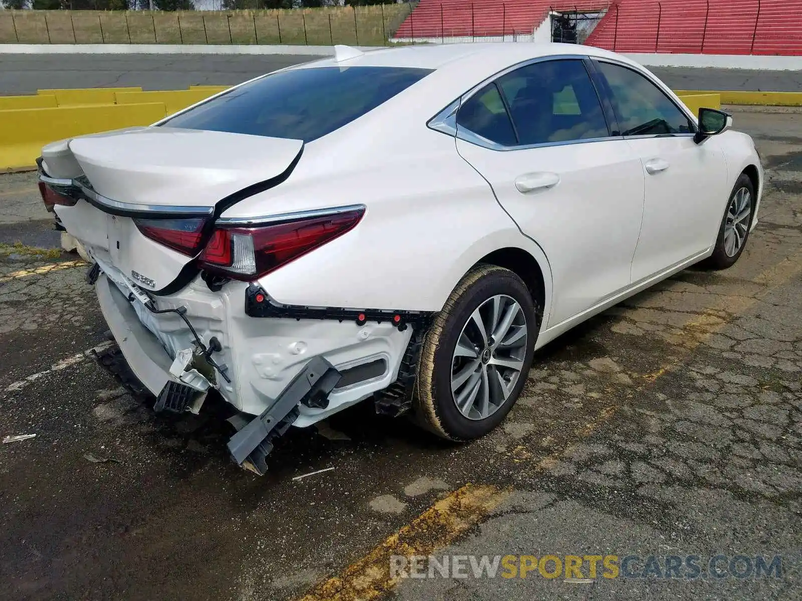 4 Photograph of a damaged car 58ABZ1B1XKU022727 LEXUS ES350 2019