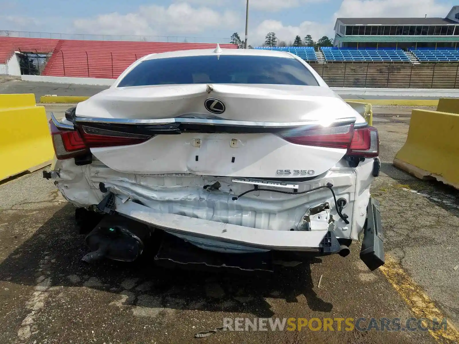 9 Photograph of a damaged car 58ABZ1B1XKU022727 LEXUS ES350 2019