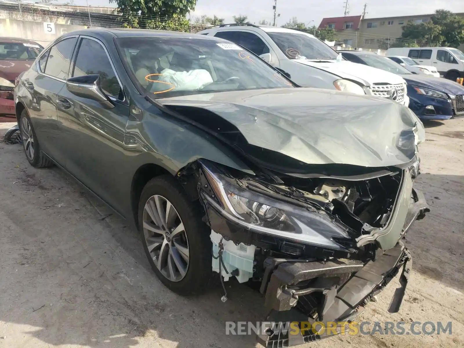 1 Photograph of a damaged car 58ABZ1B1XKU026728 LEXUS ES350 2019