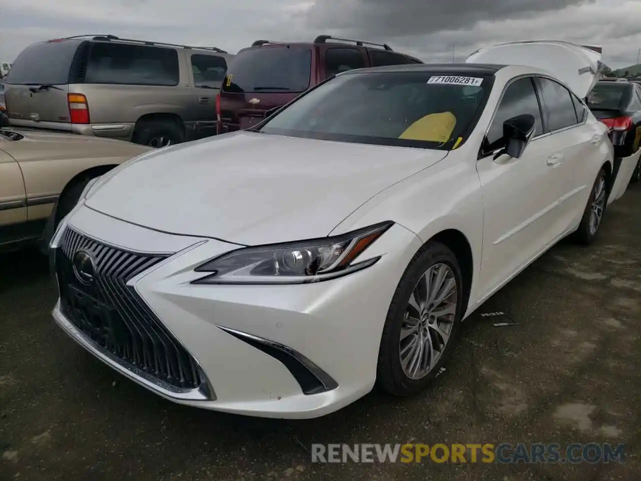 2 Photograph of a damaged car 58ABZ1B1XKU027636 LEXUS ES350 2019