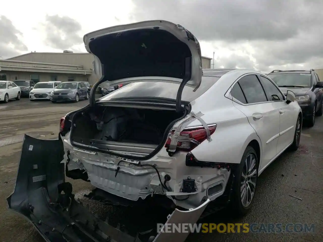 4 Photograph of a damaged car 58ABZ1B1XKU027636 LEXUS ES350 2019