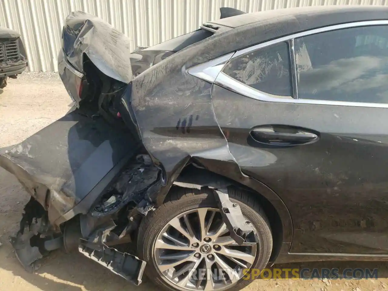 9 Photograph of a damaged car 58ABZ1B1XKU033291 LEXUS ES350 2019