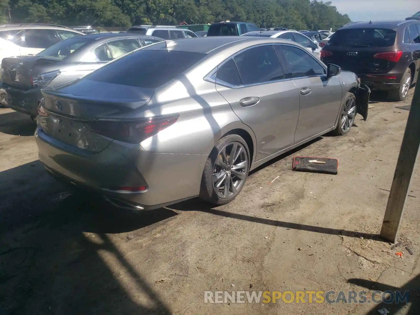 4 Photograph of a damaged car 58ABZ1B1XKU036613 LEXUS ES350 2019