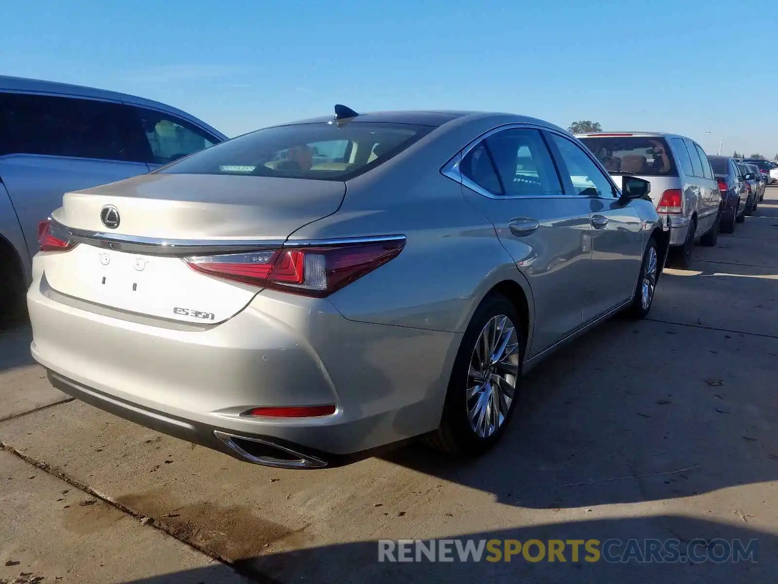 4 Photograph of a damaged car 58ABZ1B1XKU037602 LEXUS ES350 2019