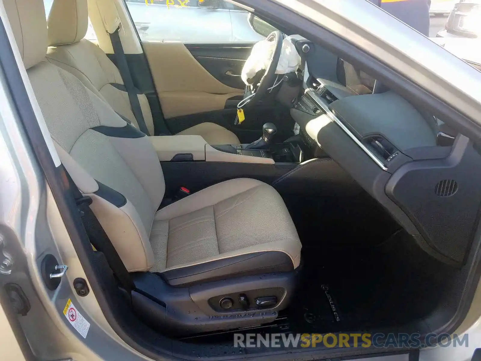 5 Photograph of a damaged car 58ABZ1B1XKU037602 LEXUS ES350 2019