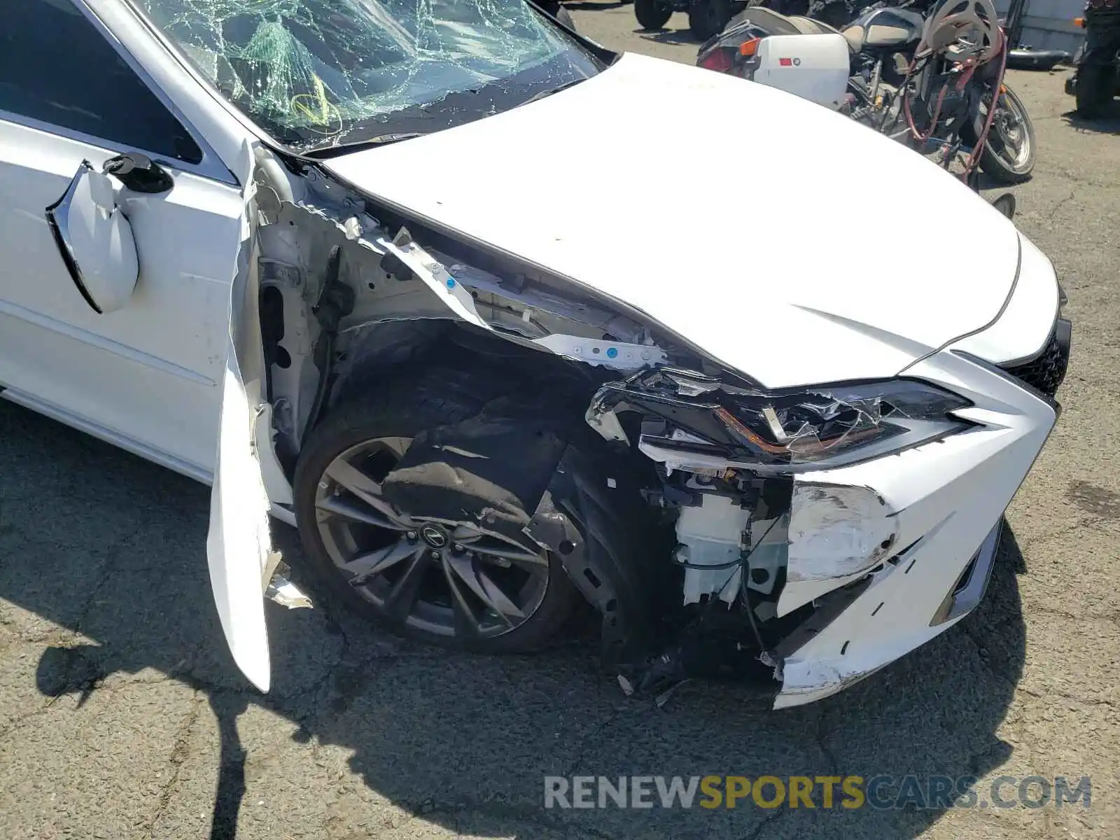 9 Photograph of a damaged car 58ABZ1B1XKU043481 LEXUS ES350 2019