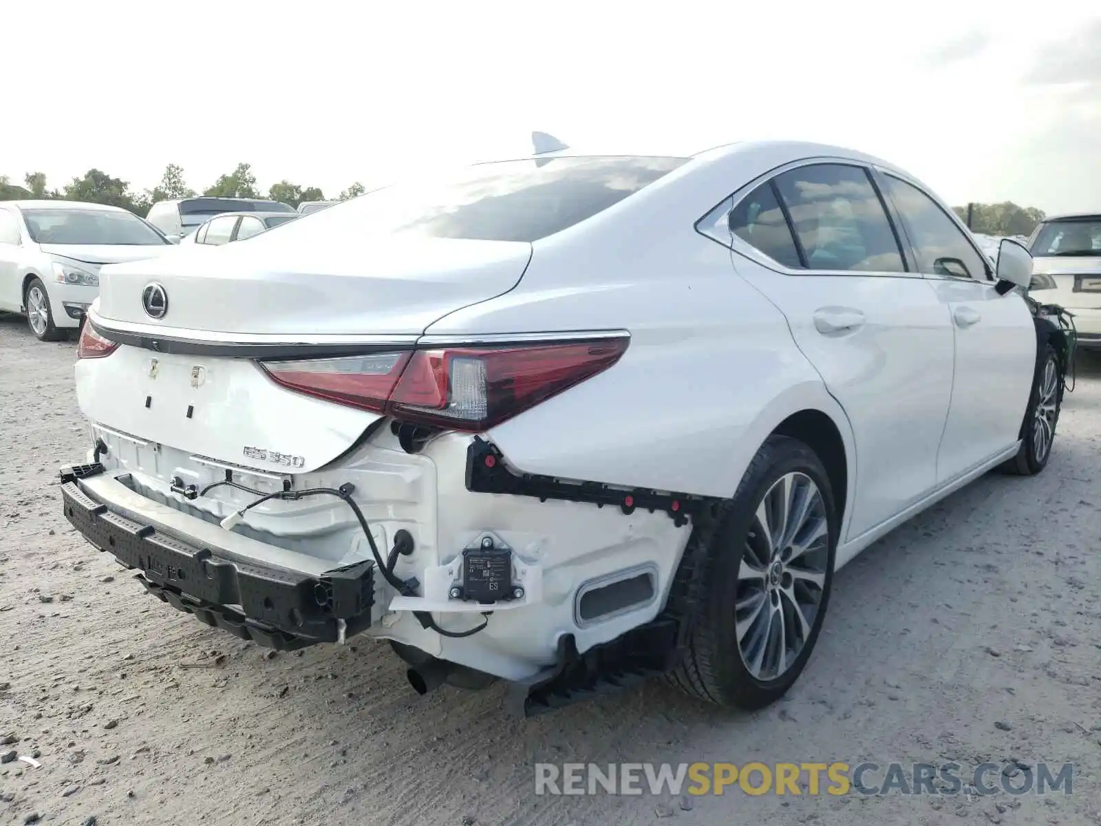 4 Photograph of a damaged car 58ABZ1B1XKU044999 LEXUS ES350 2019