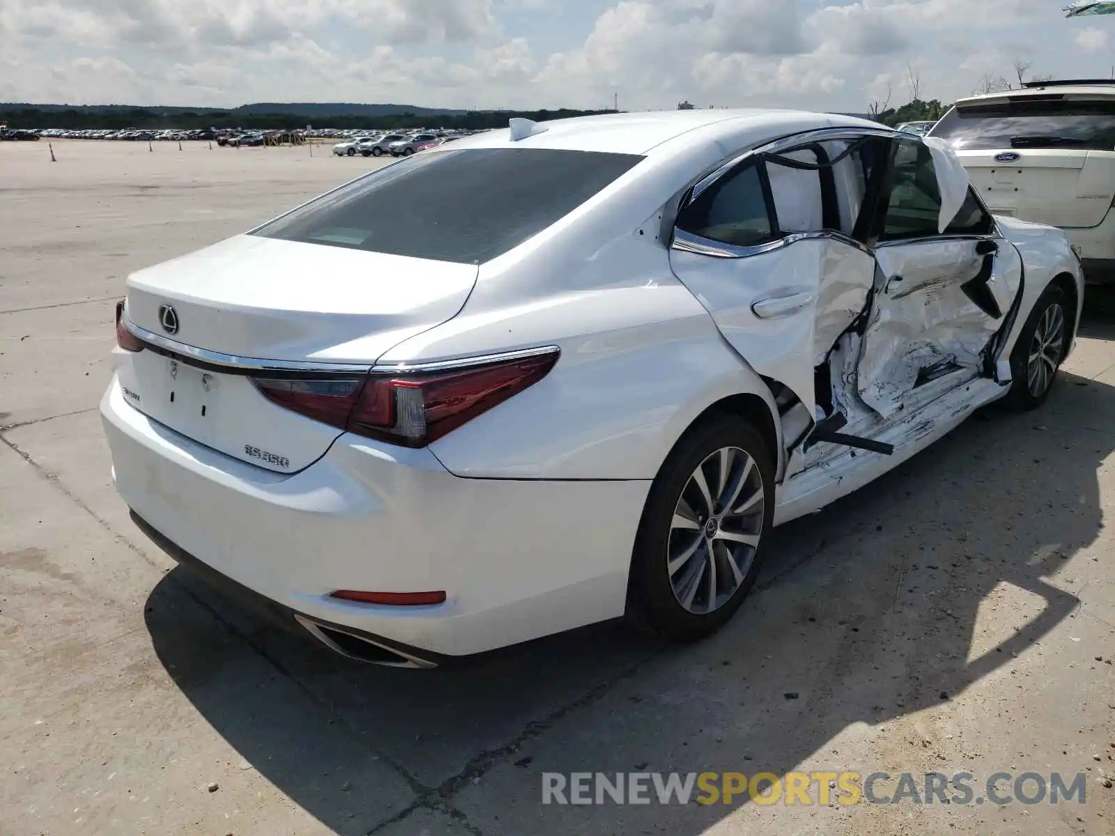 4 Photograph of a damaged car 58ABZ1B1XKU047076 LEXUS ES350 2019