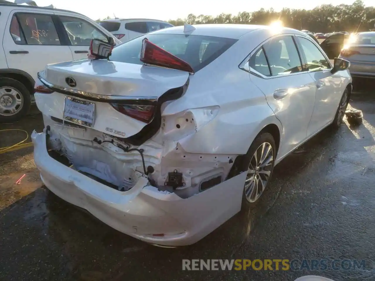 4 Photograph of a damaged car 58ABZ1B1XKU047210 LEXUS ES350 2019