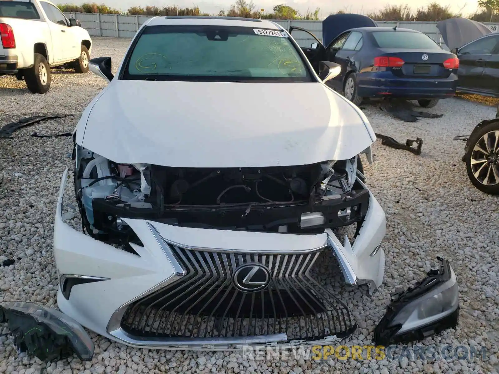 9 Photograph of a damaged car 58ABZ1B1XKU050012 LEXUS ES350 2019