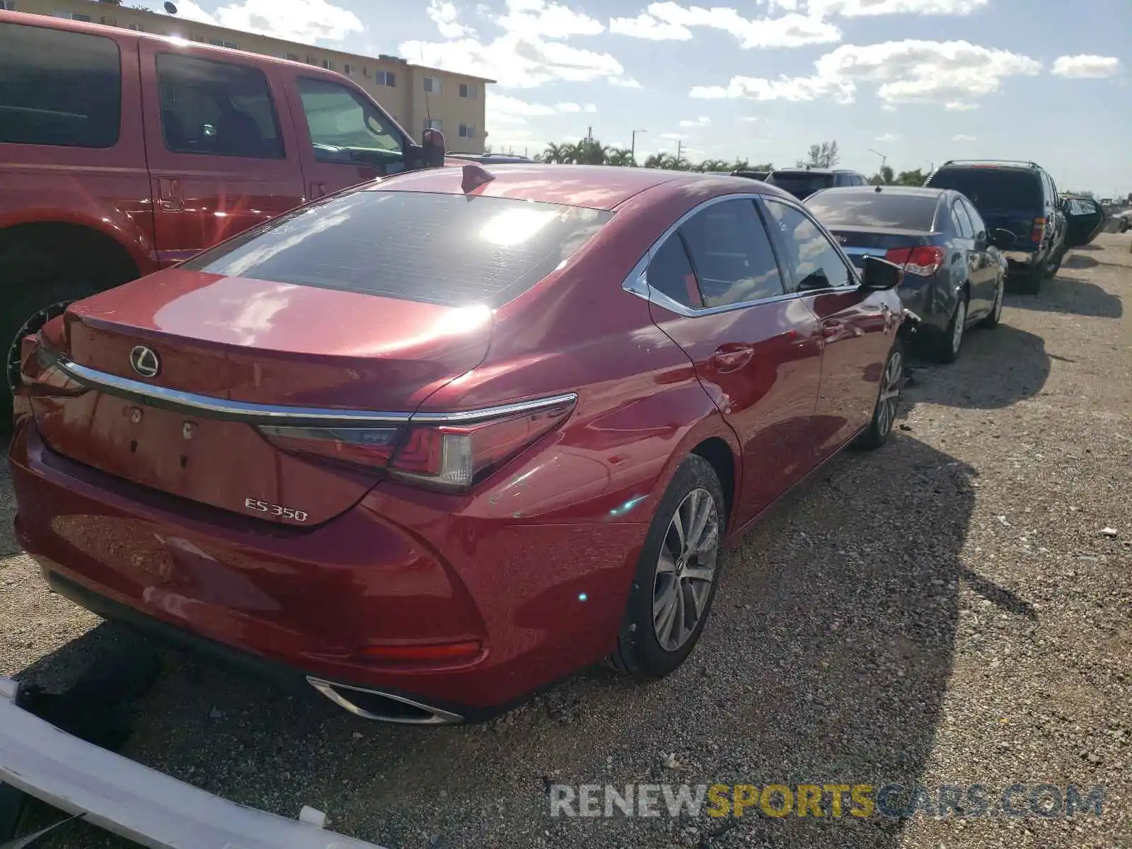 4 Photograph of a damaged car 58ABZ1B1XKU050818 LEXUS ES350 2019