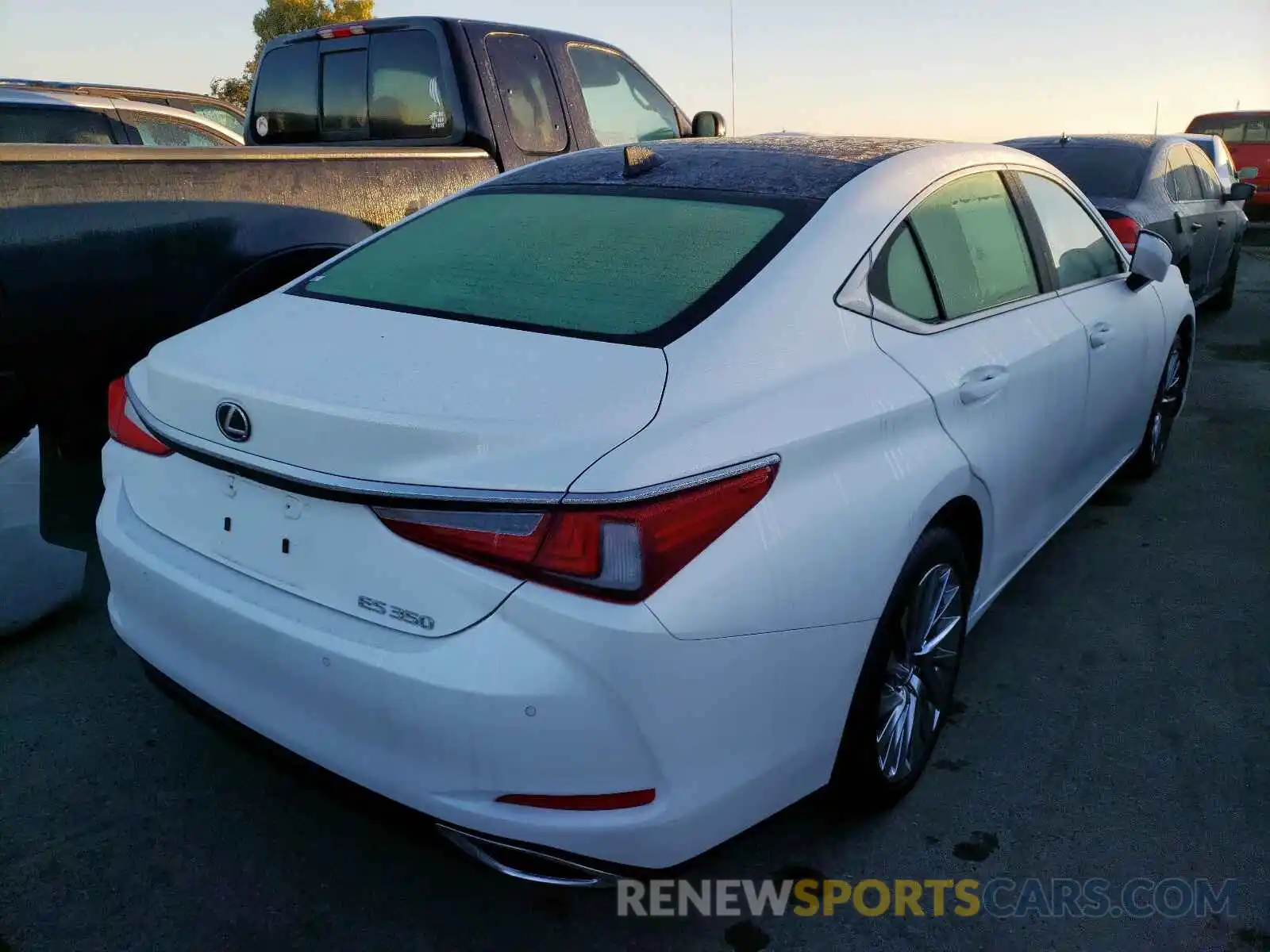 4 Photograph of a damaged car JTHBZ1B10K2001116 LEXUS ES350 2019