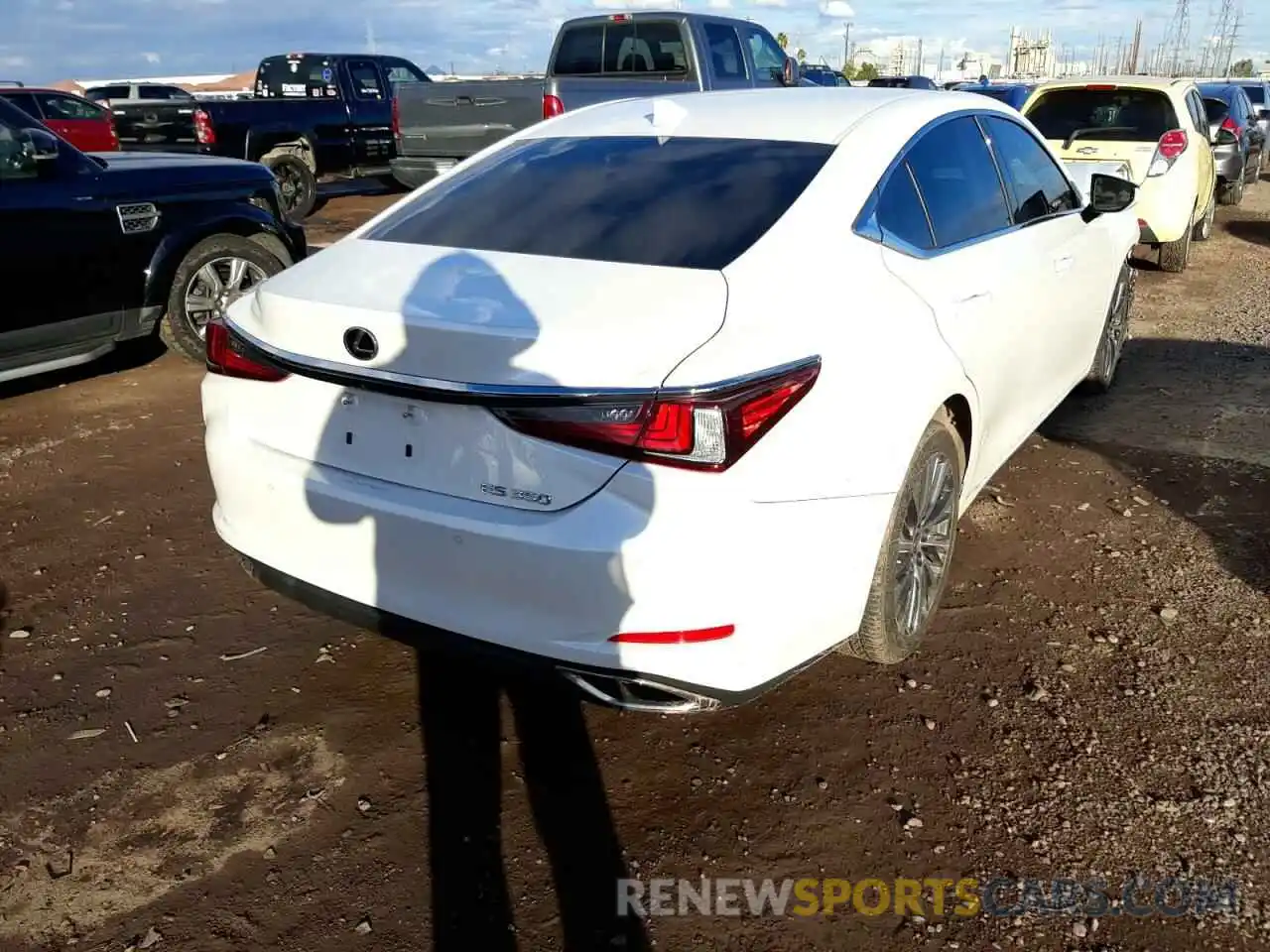 4 Photograph of a damaged car JTHBZ1B10K2004548 LEXUS ES350 2019